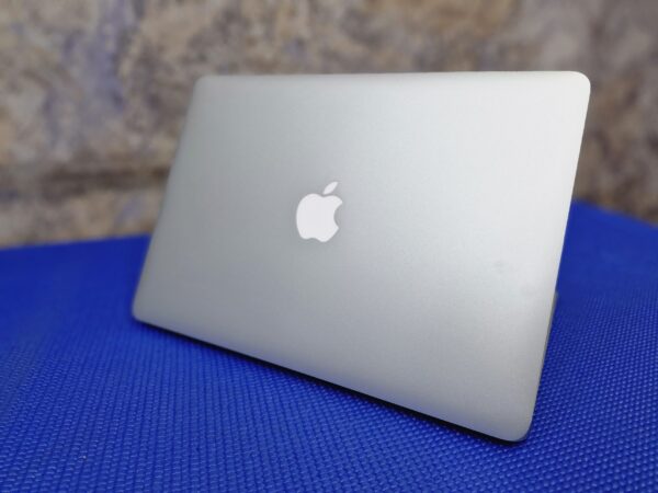 Apple MacBook Air 13-Inch (Model A1466 – 2020-21) - Image 4